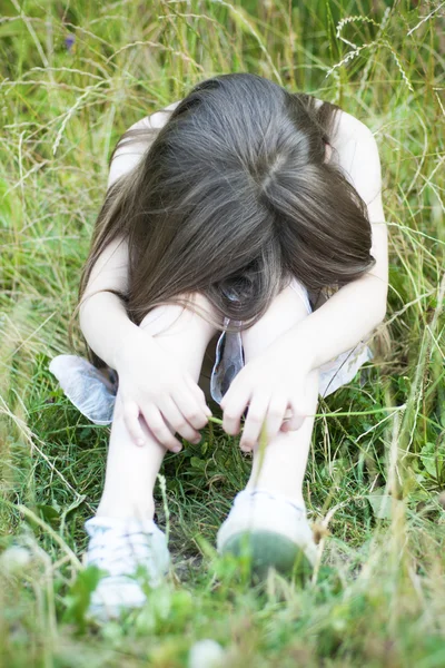 Niña infeliz llorando — Foto de Stock