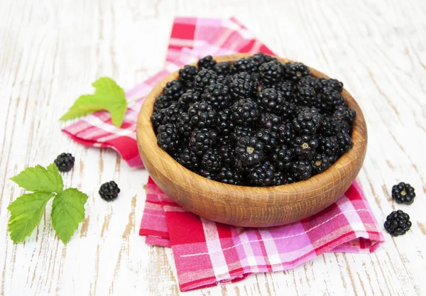 Schüssel mit Brombeeren — Stockfoto