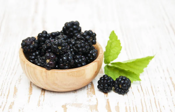 Schüssel mit Brombeeren — Stockfoto