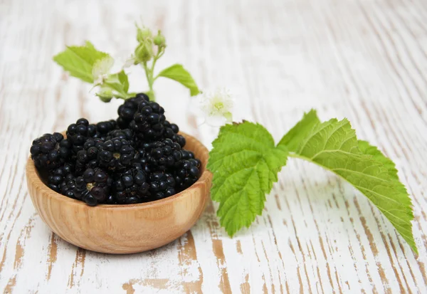 Schüssel mit Brombeeren — Stockfoto