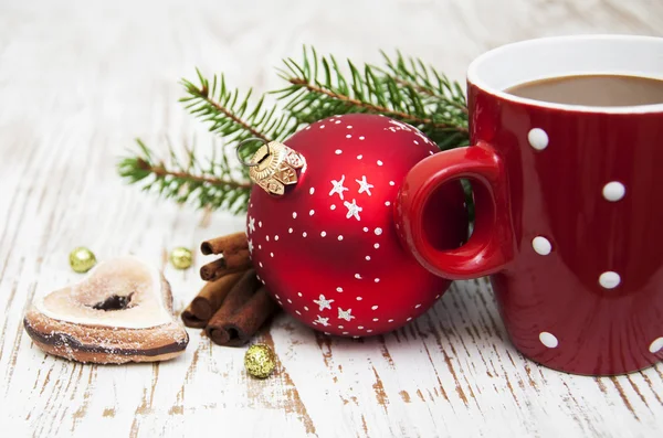 圣诞杯卡布奇诺咖啡 — 图库照片