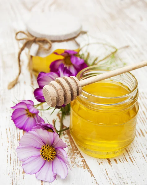 Miel con flores —  Fotos de Stock