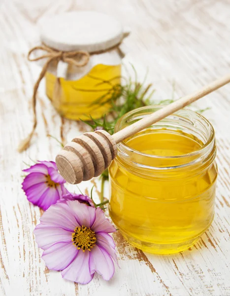 Honey with flowers — Stock Photo, Image