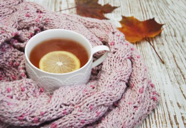 Fincan çay limon ve eşarp