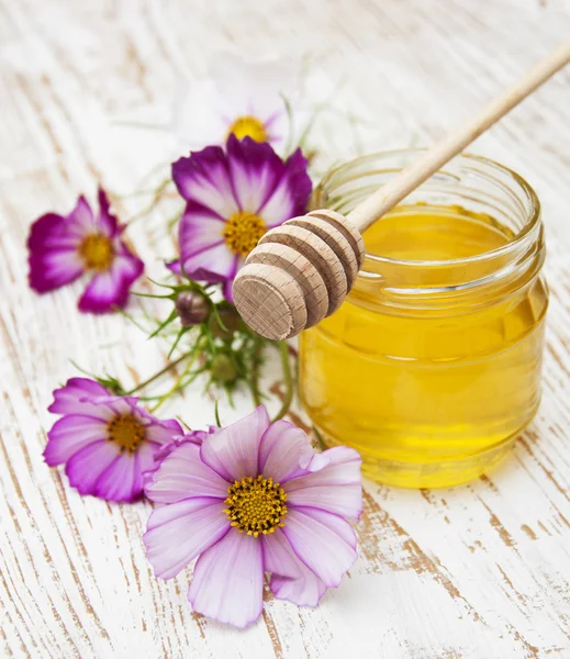 Honey with flowers — Stock Photo, Image