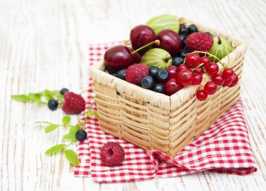 çeşitli taze çilek