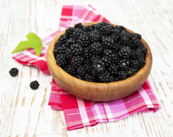 Schüssel mit Brombeeren — Stockfoto