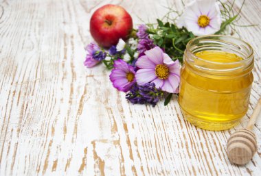 çiçeklerle tatlım