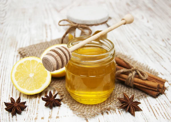 Fresh honey with  spices and lemon — Stock Photo, Image