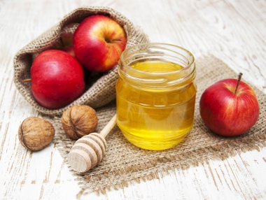 taze bal ceviz ve elma ile