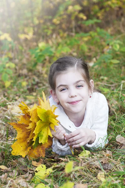 Portrait in autumn park — Stock Photo, Image