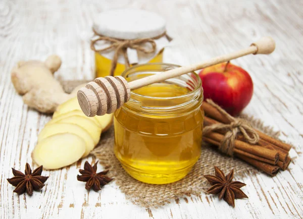 Fresh honey with  spices and apples — Stock Photo, Image