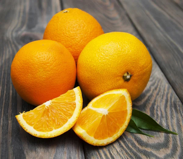 Oranges with leaves — Stock Photo, Image