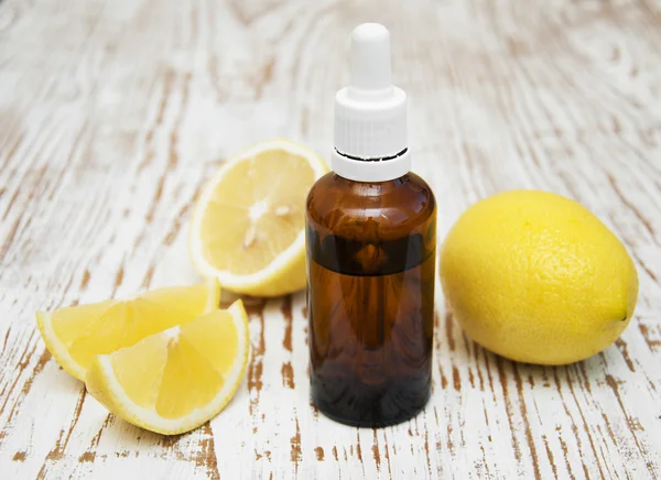 Lemon essential oil — Stock Photo, Image