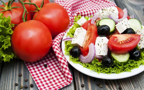 Φρέσκια ελληνική σαλάτα — Φωτογραφία Αρχείου