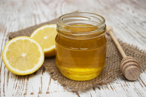 Honey and lemons — Stock Photo, Image