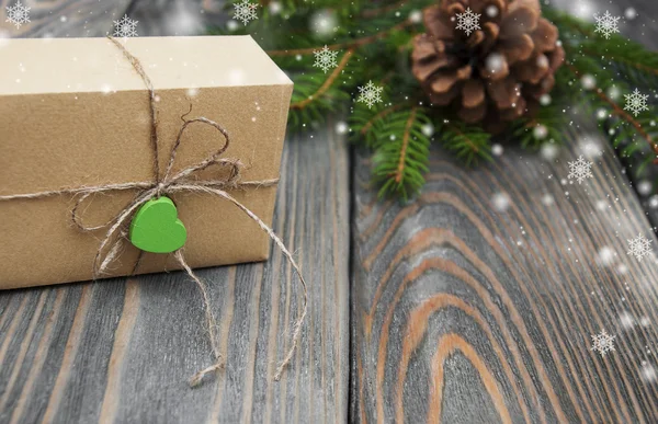 Árboles de Navidad con caja de regalo —  Fotos de Stock