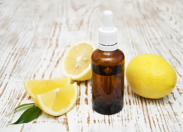 Lemon essential oil — Stock Photo, Image