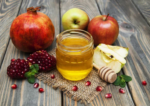 Яблоко мед и гранат — стоковое фото