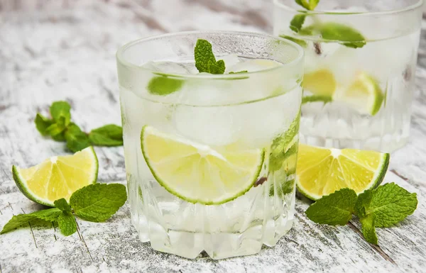 Bebida de limonada fresca fria — Fotografia de Stock