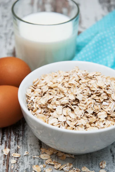 Bowl of oats — Stock Photo, Image