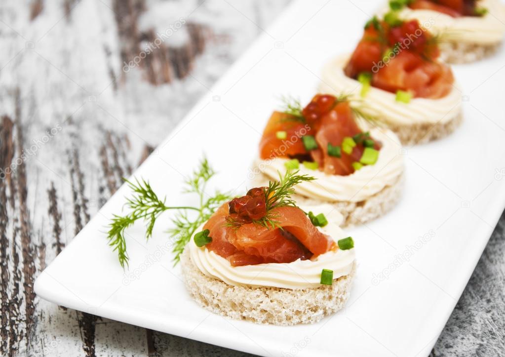 canape with salmon and dill 