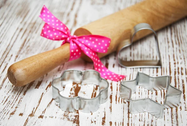 Cookie cutter and rolling pin — Stock Photo, Image
