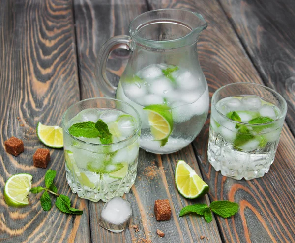 Bebida fría de limonada fresca — Foto de Stock