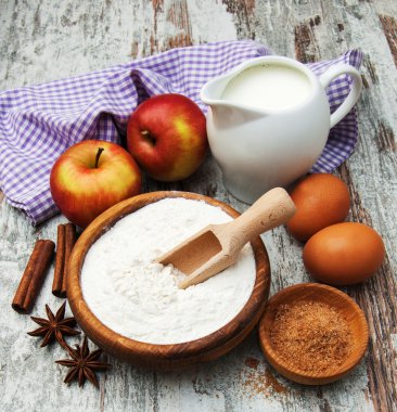 Elmalı kek için malzemeler