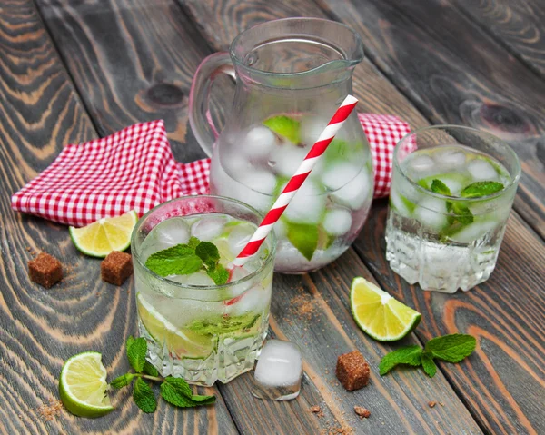 Bebida fría de limonada fresca — Foto de Stock