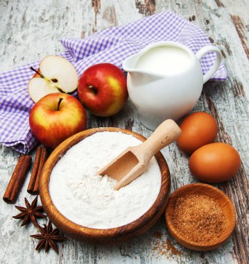 Elmalı kek için malzemeler