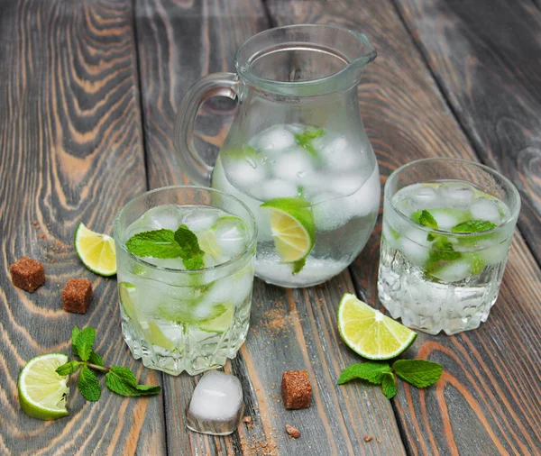 Studené čerstvé limonády nápoj — Stock fotografie