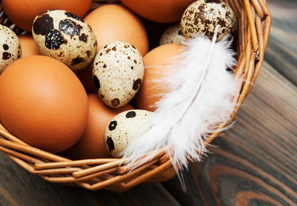 Different types of eggs in a basket — Stock Photo, Image