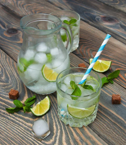 Bebida fría de limonada fresca — Foto de Stock