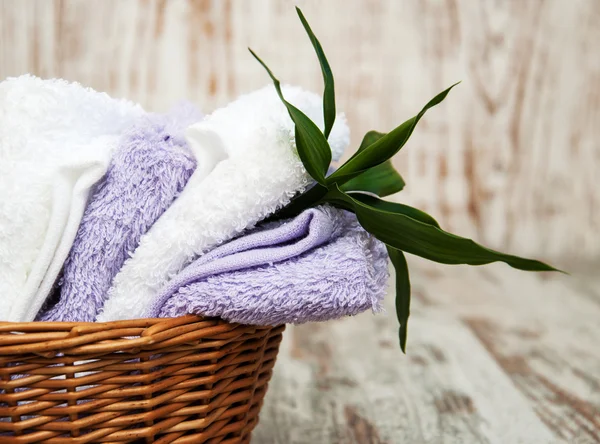 Towels in basket — Stock Photo, Image