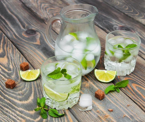 Studené čerstvé limonády nápoj — Stock fotografie