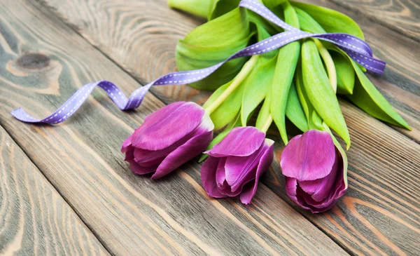 Tulipani con nastro — Foto Stock