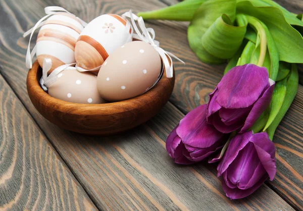 Tulips and easter eggs — Stock Photo, Image