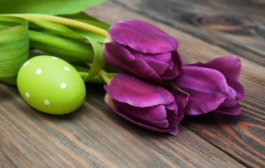 laleler ve Paskalya yortusu yumurta