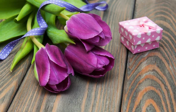 Tulips with gift box — Stock Photo, Image