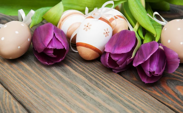 Tulips and easter eggs — Stock Photo, Image