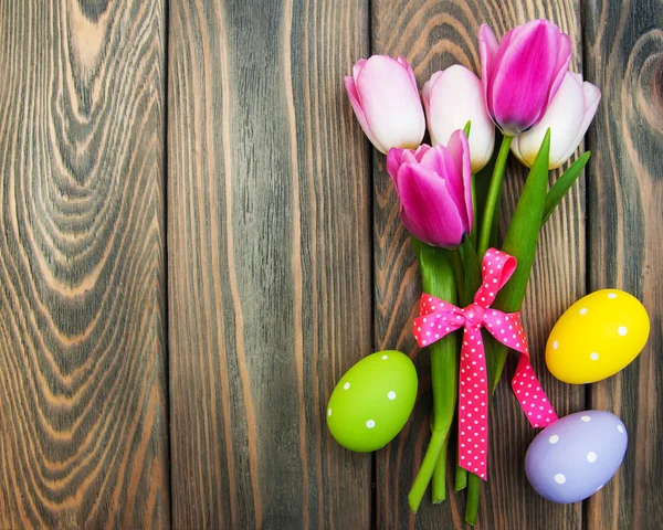 Pink tulips and easter eggs — Stock Photo, Image