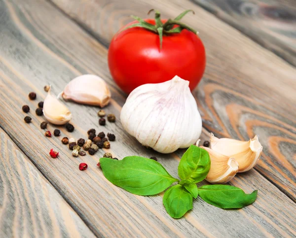 Basil, garlic and tomato — Stock Photo, Image