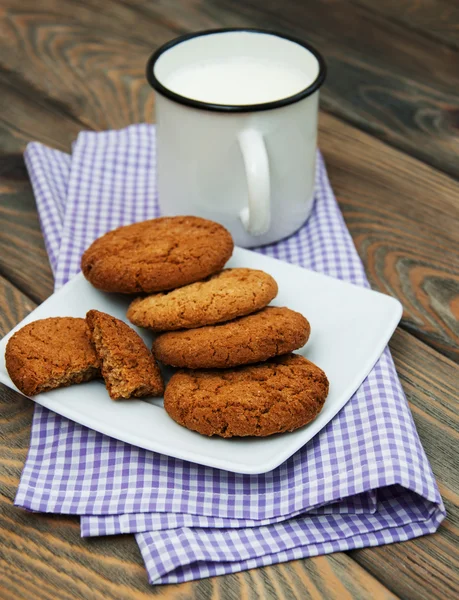 우유와 오트밀 쿠키 — 스톡 사진