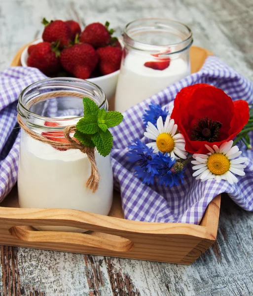 Strawberry yogurt and summer flowers — Stock Photo, Image