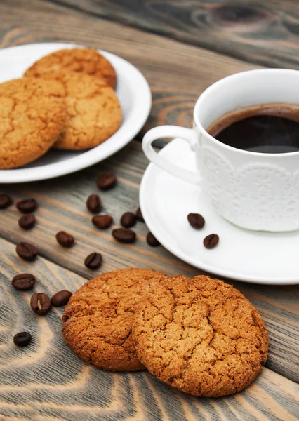 Tasse Kaffee und Haferflockenkekse — Stockfoto