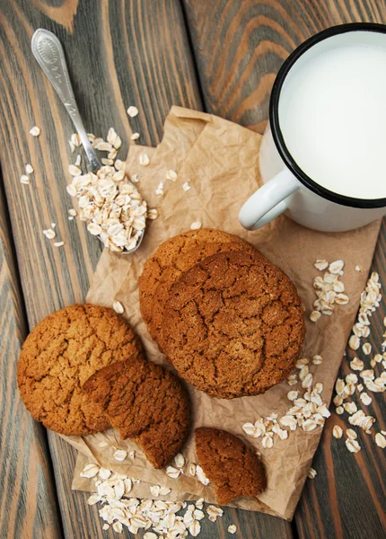 Mléko a ovesné sušenky — Stock fotografie