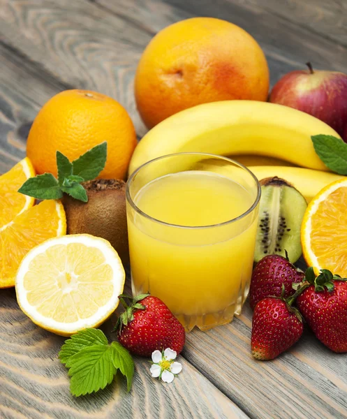 Glass with juice and fresh fruits — Stock Photo, Image