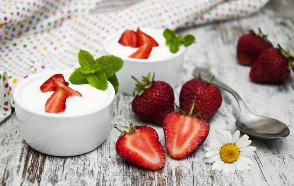 Strawberry yogurt — Stock Photo, Image