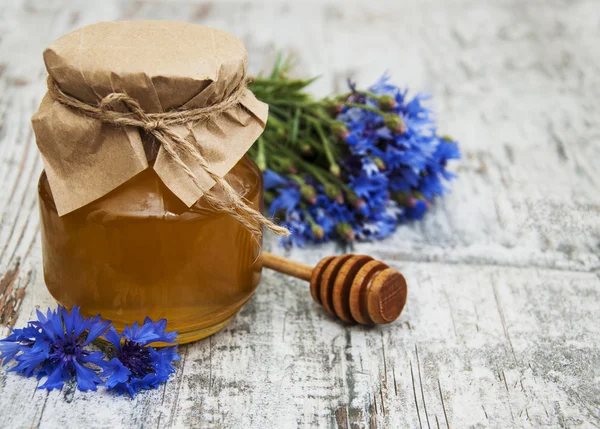 Honey and cornflowers — Stock Photo, Image